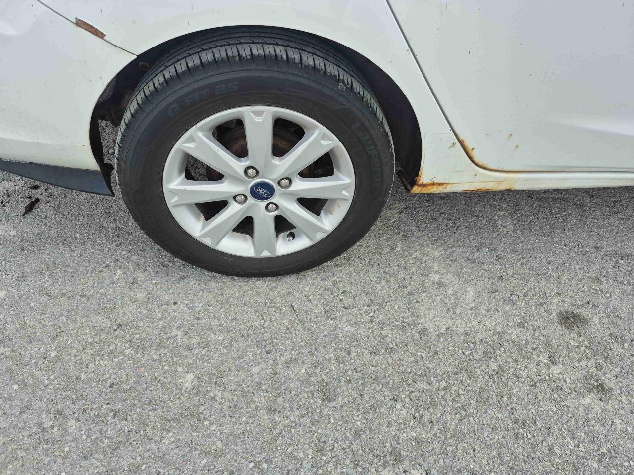 2013 Ford Fiesta SE - Photo #15