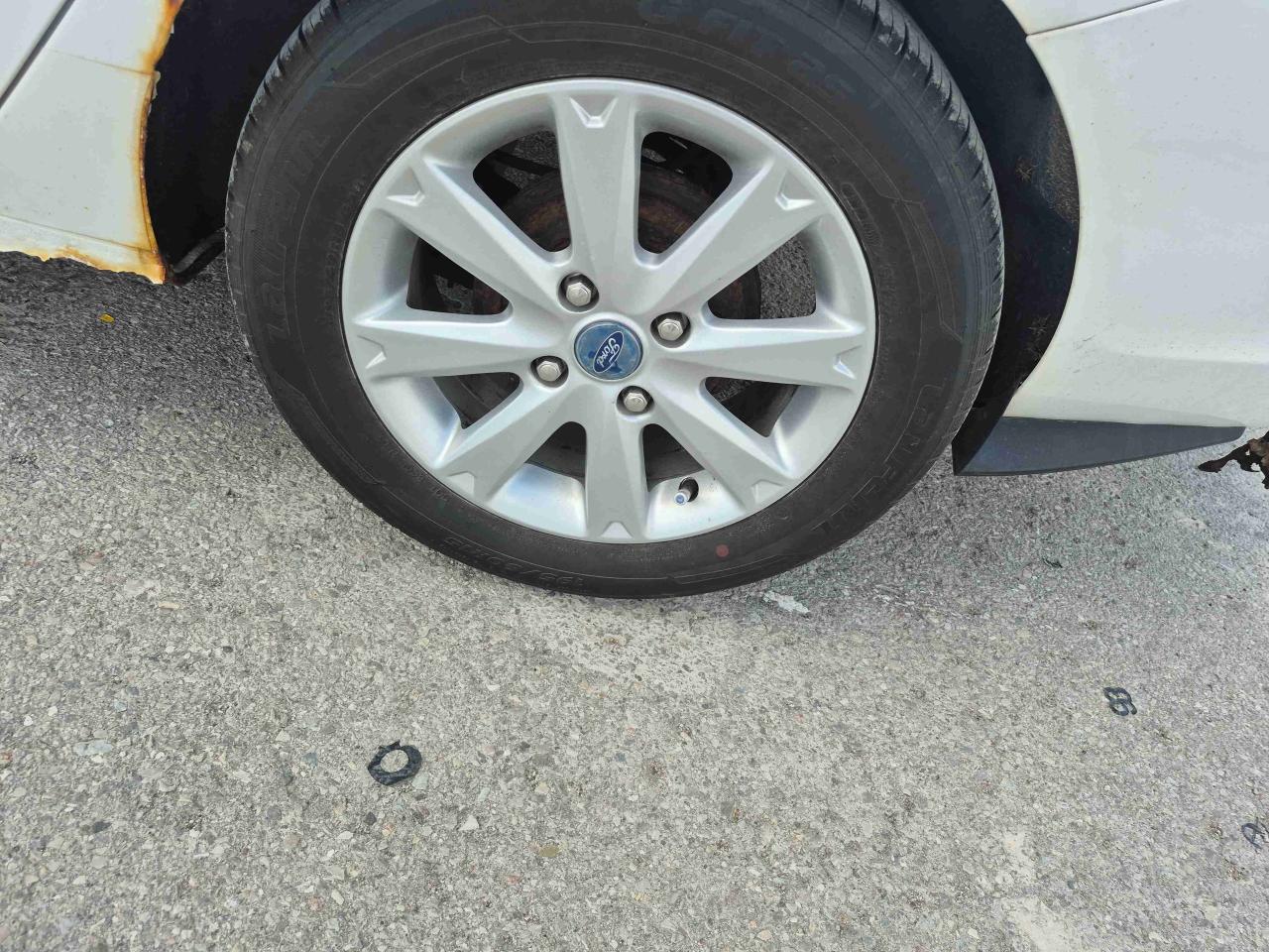 2013 Ford Fiesta SE - Photo #16