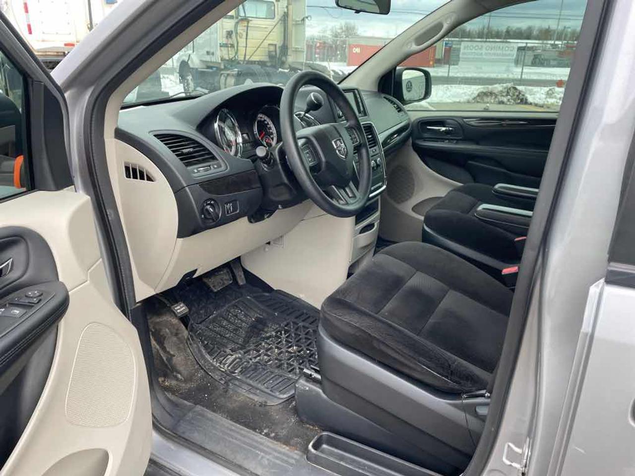 2014 Dodge Grand Caravan SE Photo