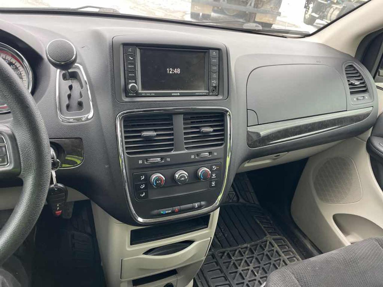 2014 Dodge Grand Caravan SE Photo