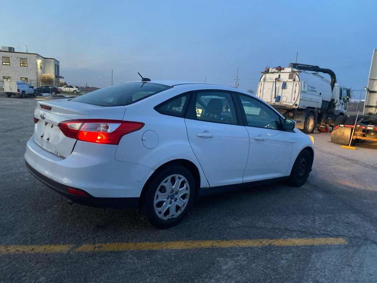 2012 Ford Focus SE Photo3