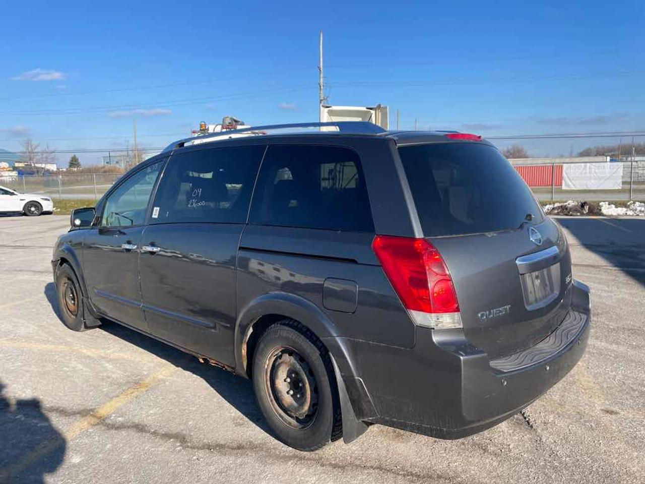 2009 Nissan Quest S Photo