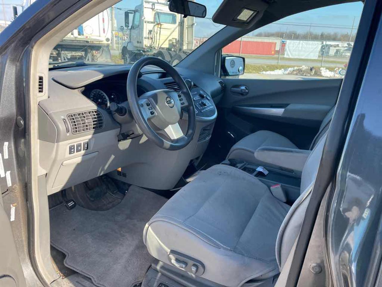 2009 Nissan Quest S Photo
