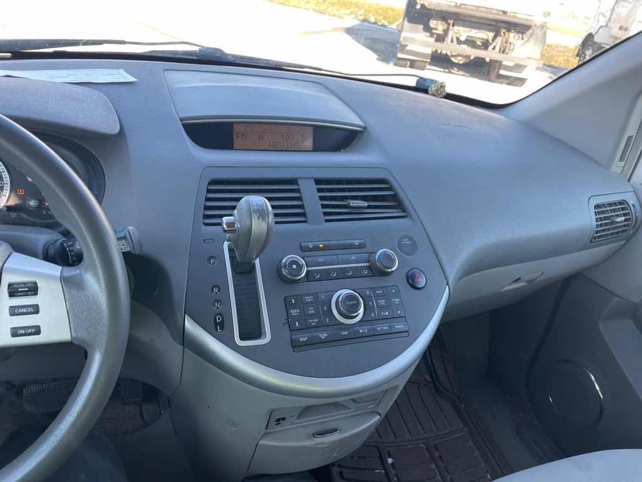 2009 Nissan Quest S Photo