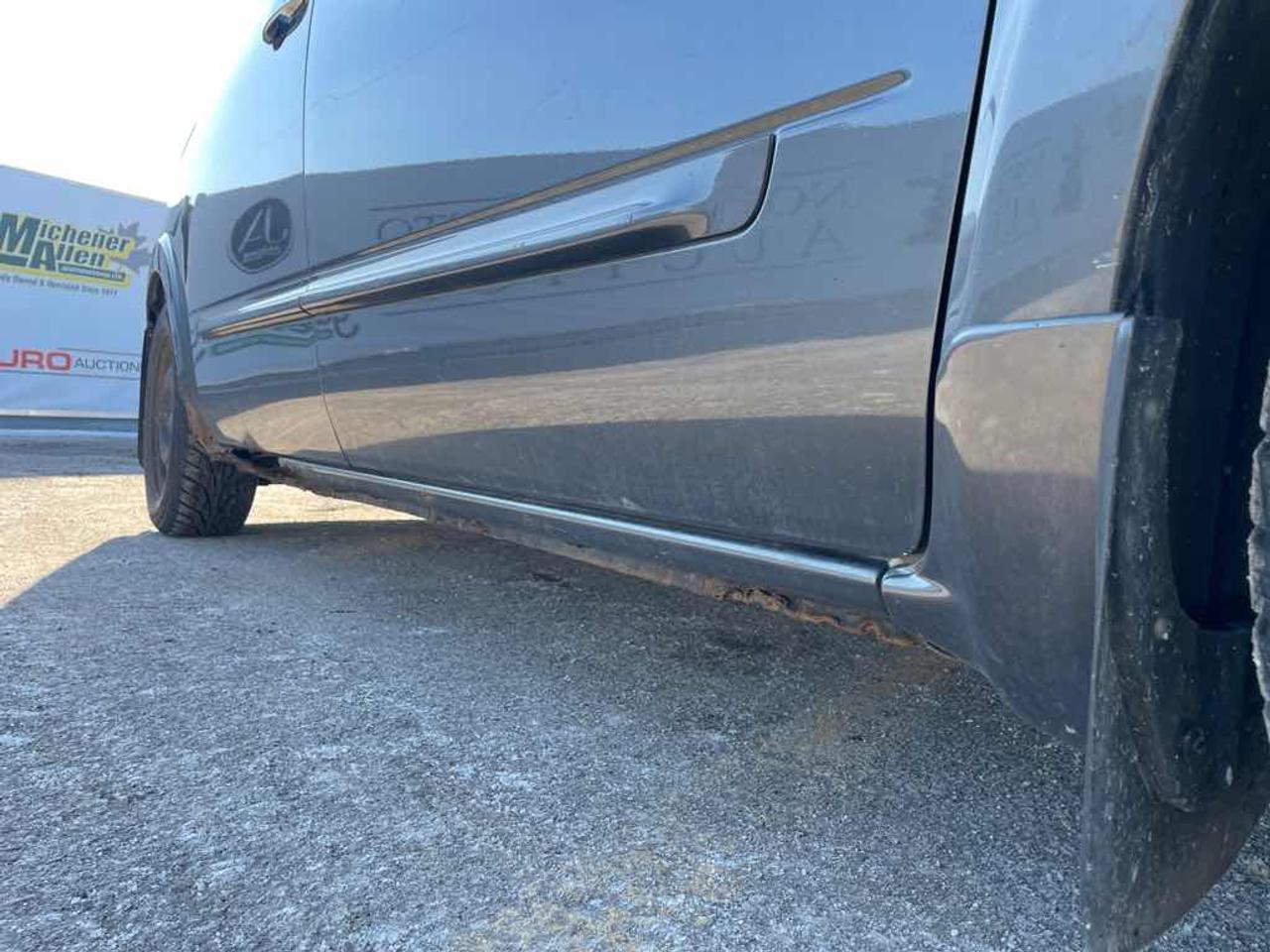 2009 Nissan Quest S Photo