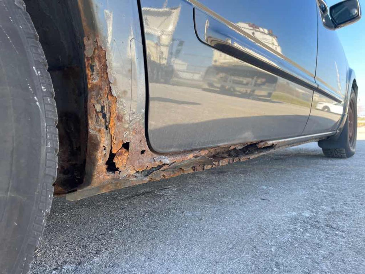 2009 Nissan Quest S Photo