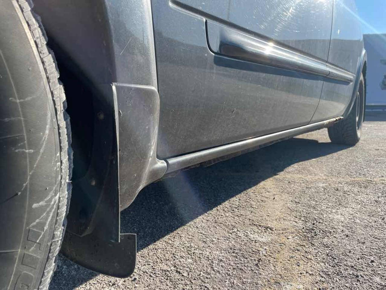2009 Nissan Quest S Photo