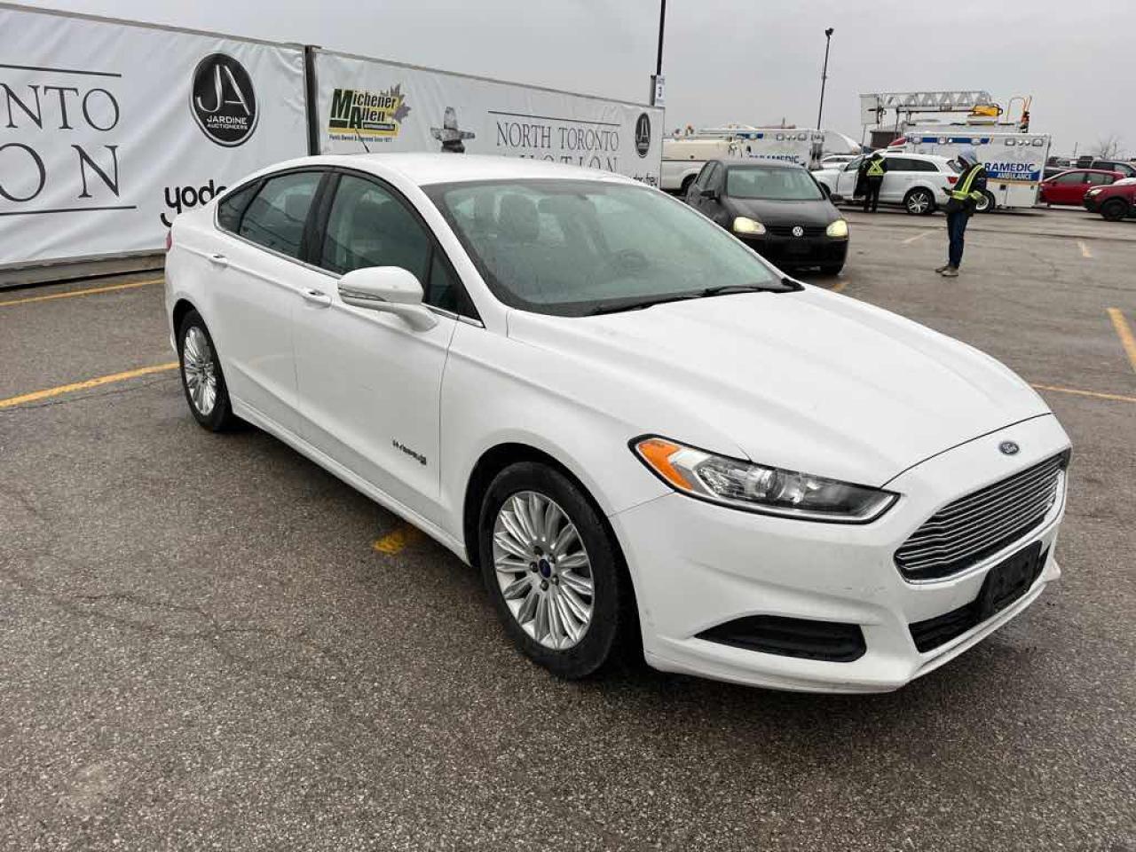 2013 Ford Fusion SE Hybrid - Photo #3