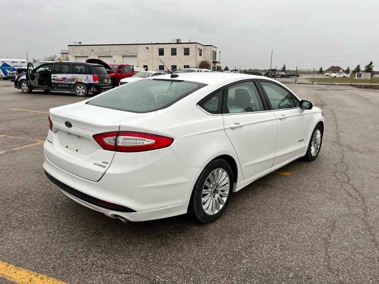 2013 Ford Fusion SE Hybrid Photo3