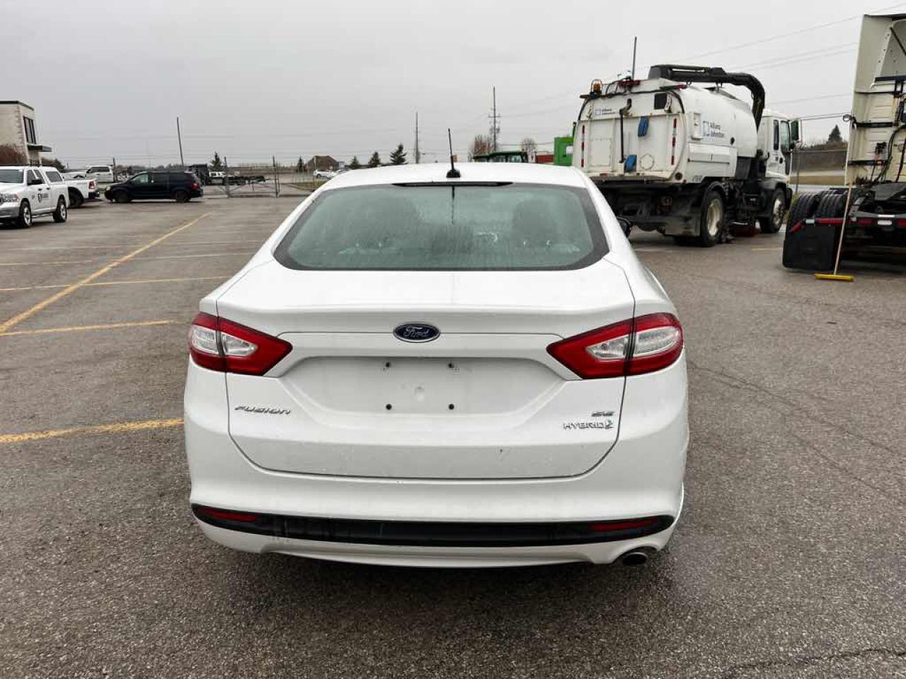 2013 Ford Fusion SE Hybrid - Photo #5
