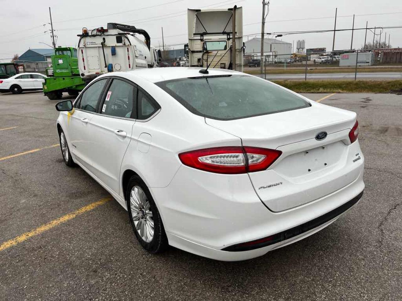 2013 Ford Fusion SE Hybrid - Photo #6