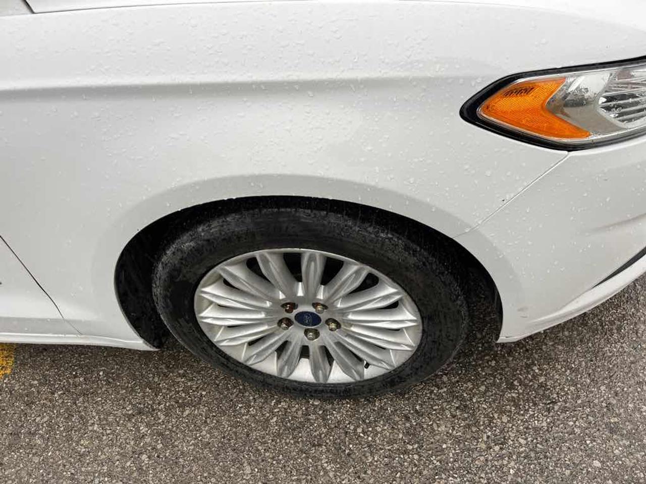 2013 Ford Fusion SE Hybrid Photo