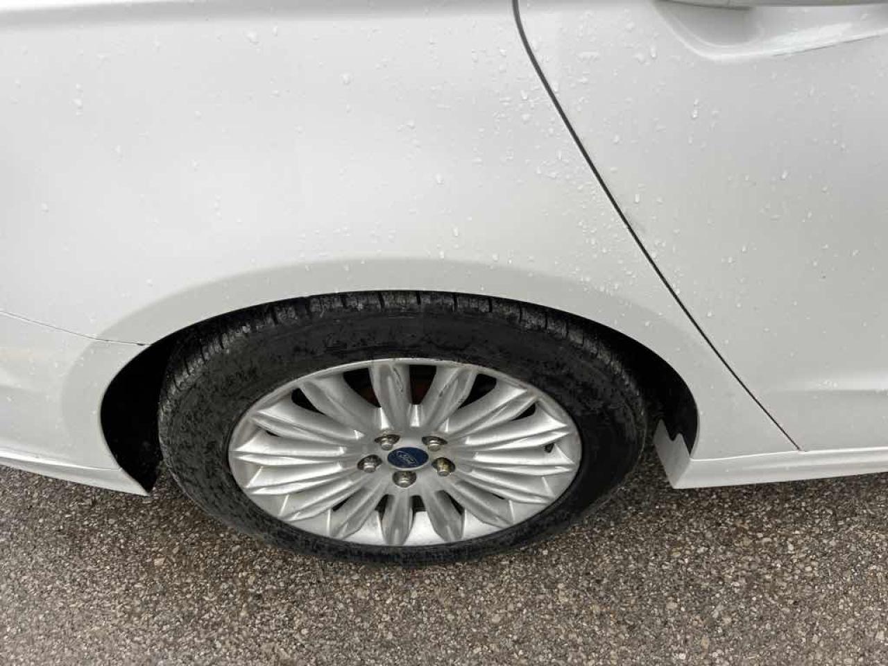 2013 Ford Fusion SE Hybrid - Photo #17