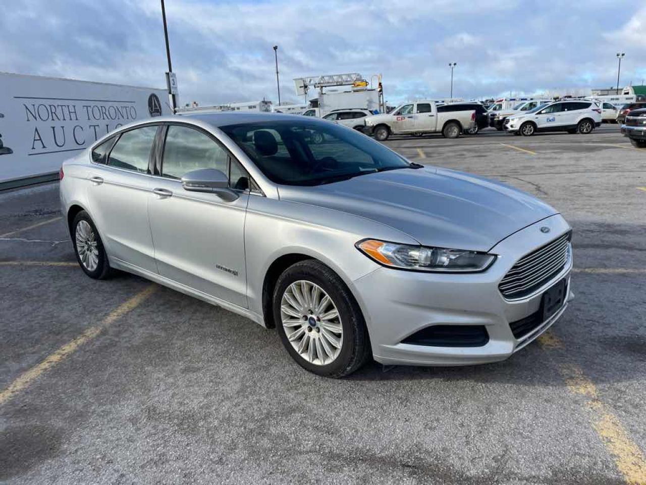 2013 Ford Fusion SE Hybrid Photo2