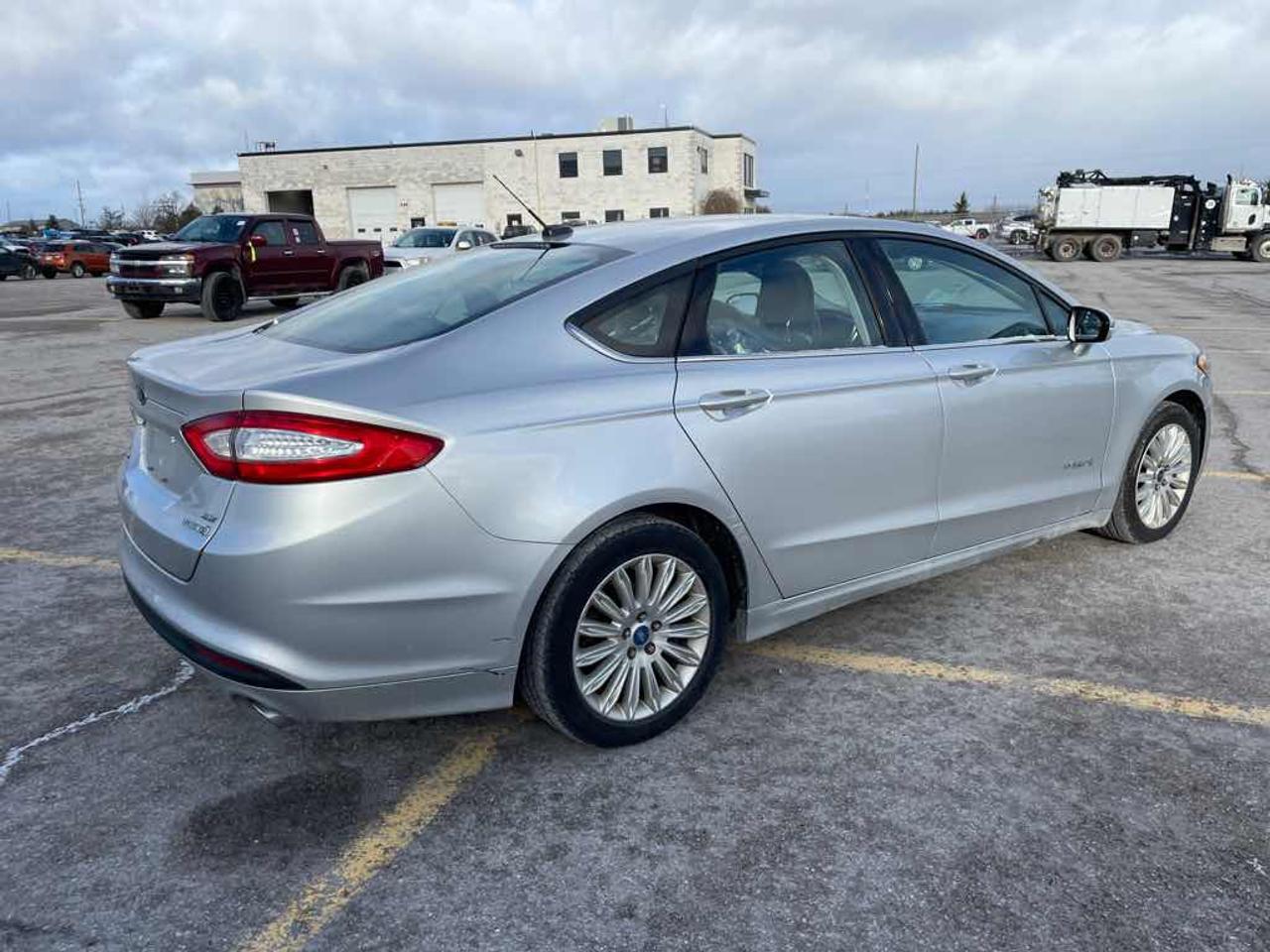 2013 Ford Fusion SE Hybrid Photo3