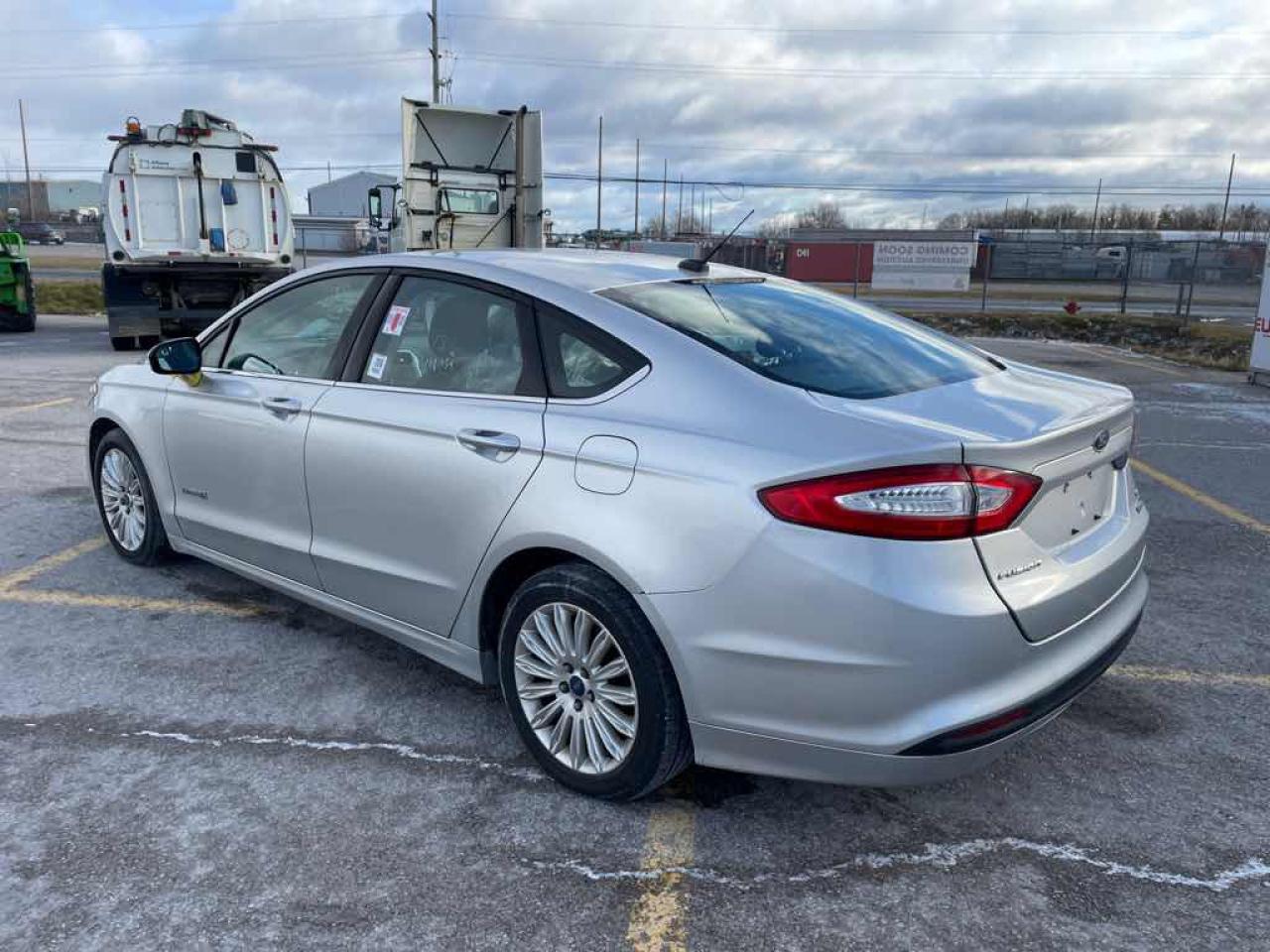 2013 Ford Fusion SE Hybrid - Photo #6
