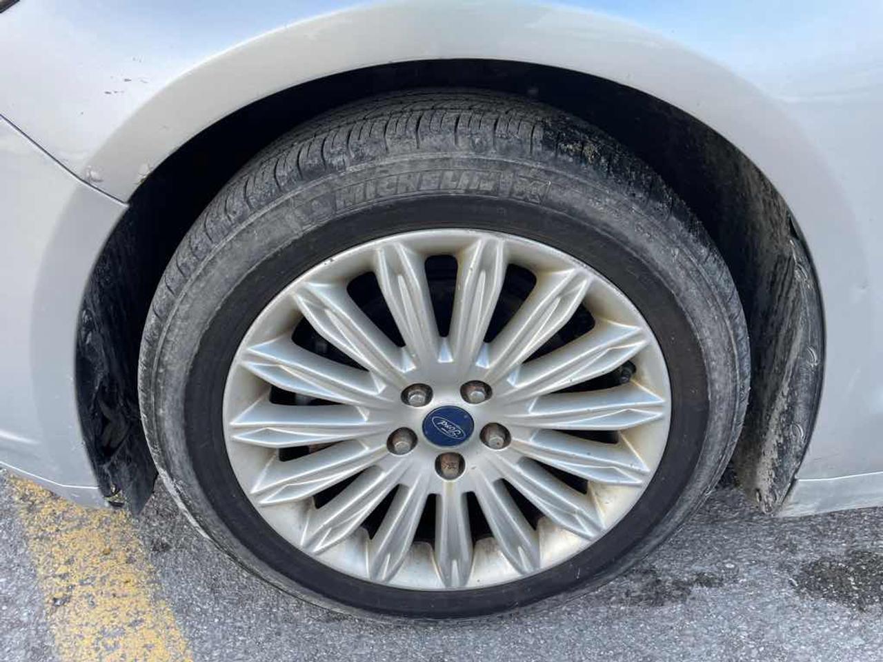 2013 Ford Fusion SE Hybrid Photo