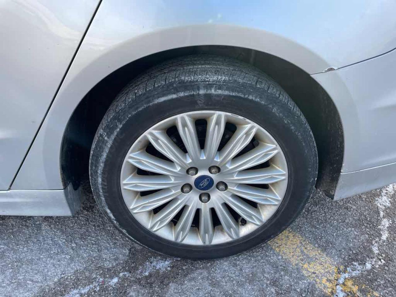 2013 Ford Fusion SE Hybrid - Photo #17