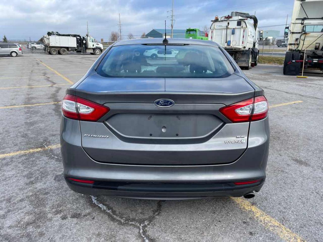 2013 Ford Fusion SE Hybrid - Photo #5