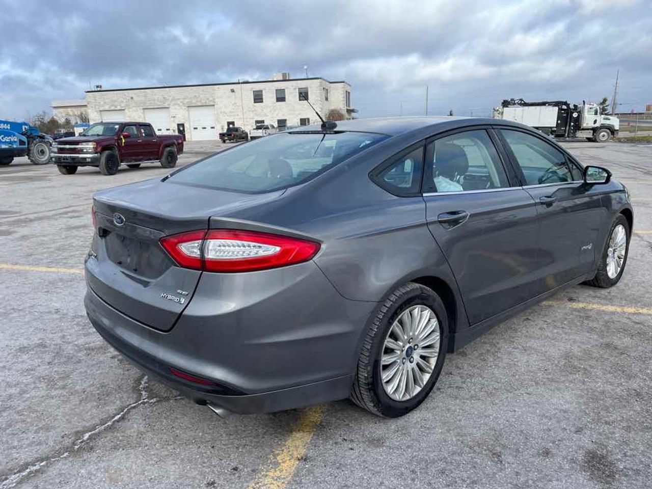 2013 Ford Fusion SE Hybrid Photo3