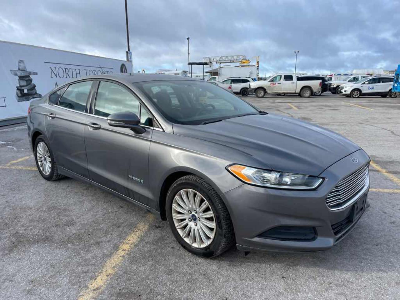 2013 Ford Fusion SE Hybrid - Photo #3