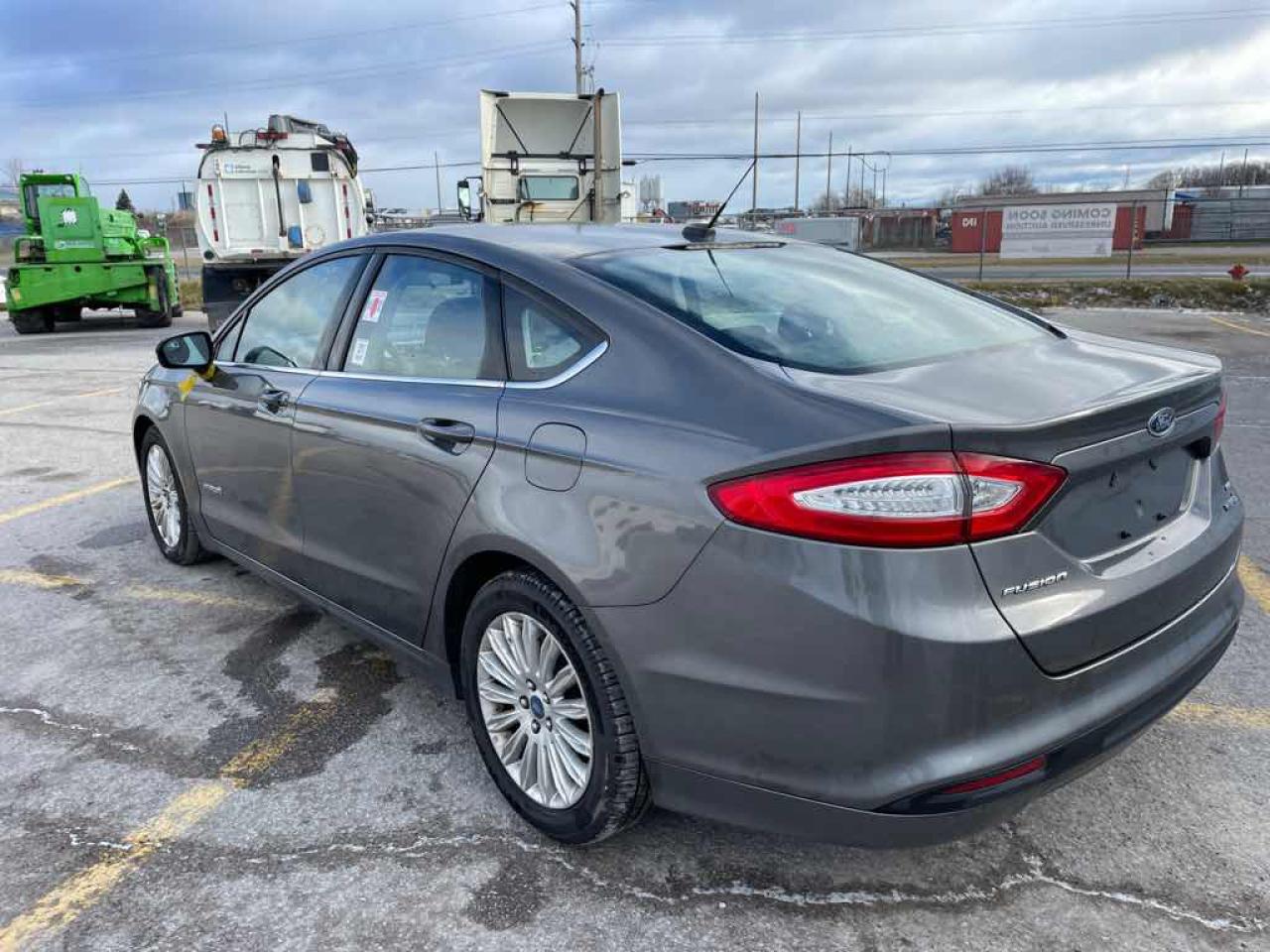 2013 Ford Fusion SE Hybrid - Photo #6