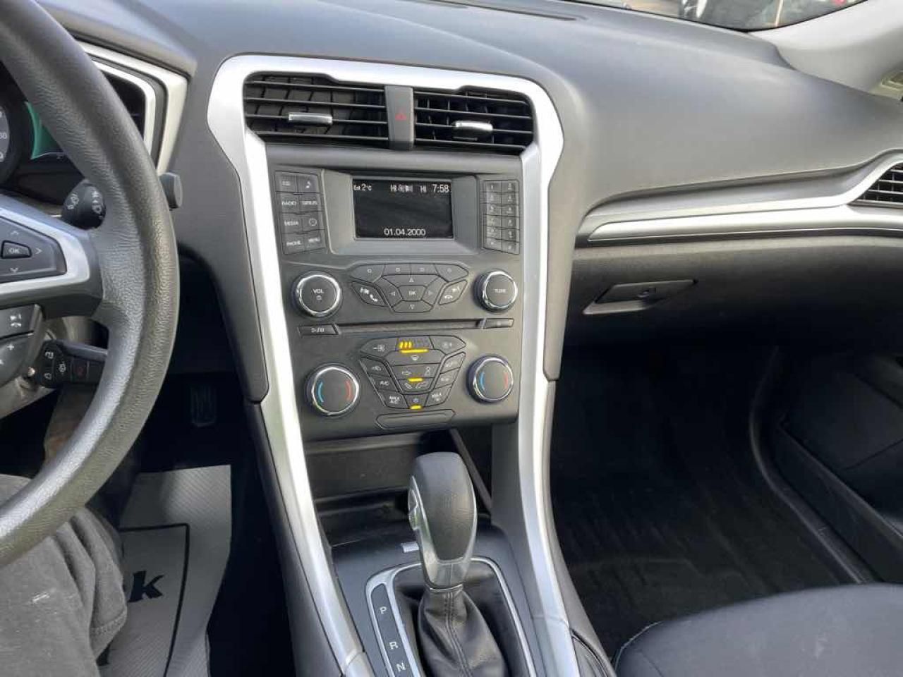 2013 Ford Fusion SE Hybrid - Photo #10