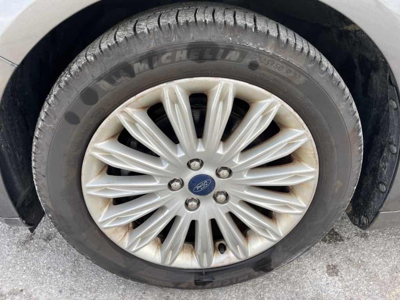 2013 Ford Fusion SE Hybrid - Photo #14