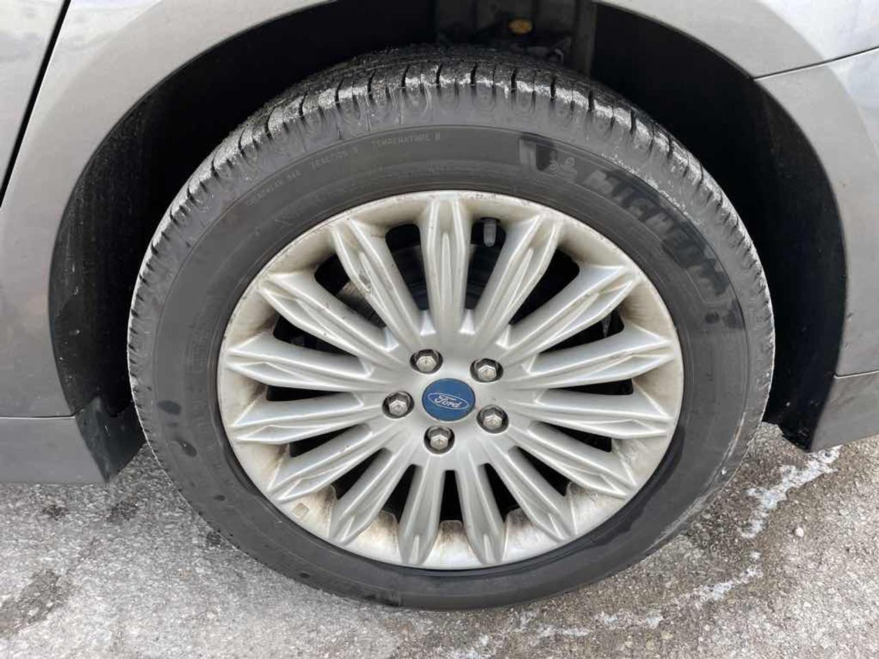 2013 Ford Fusion SE Hybrid Photo