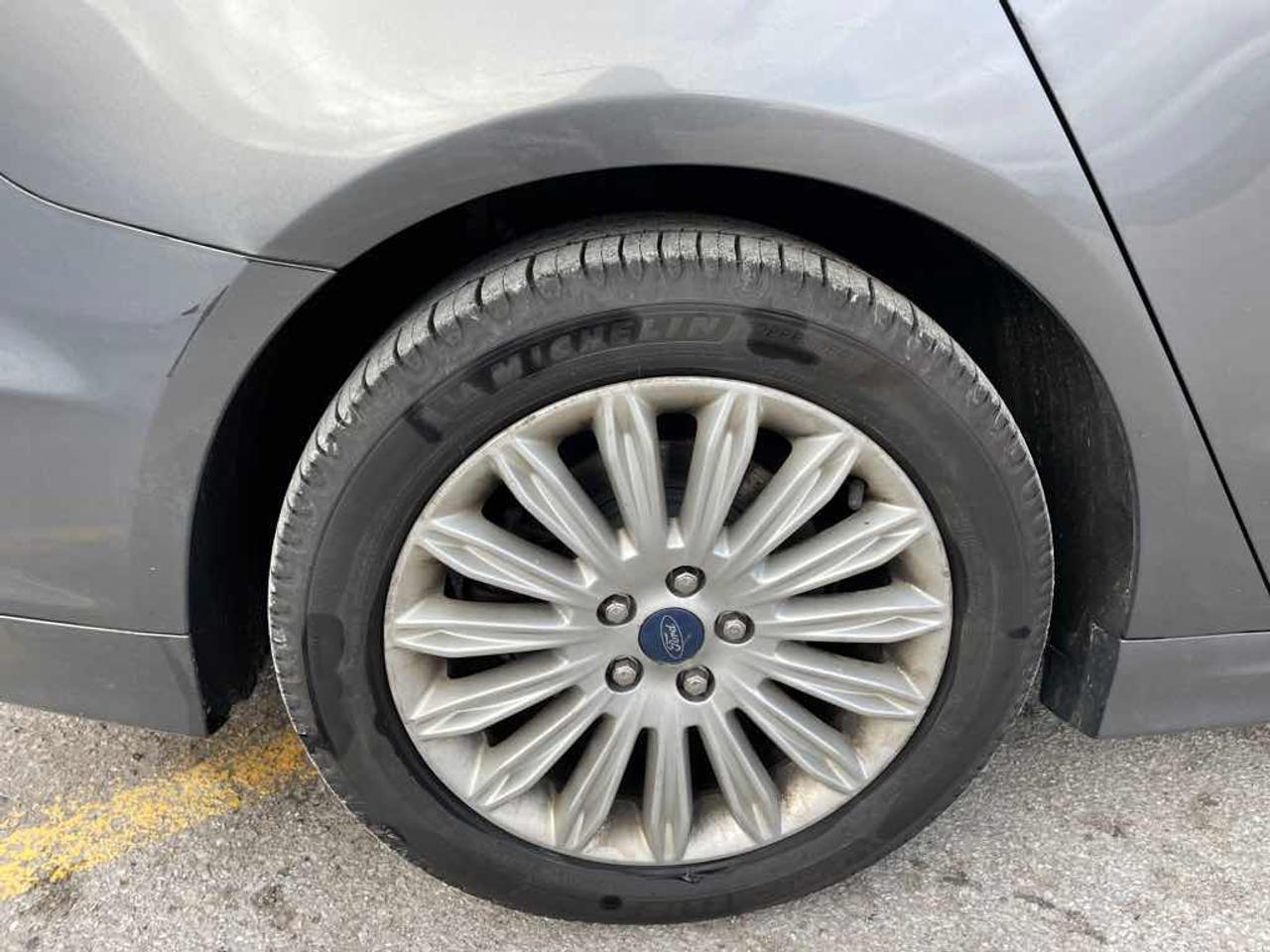 2013 Ford Fusion SE Hybrid Photo