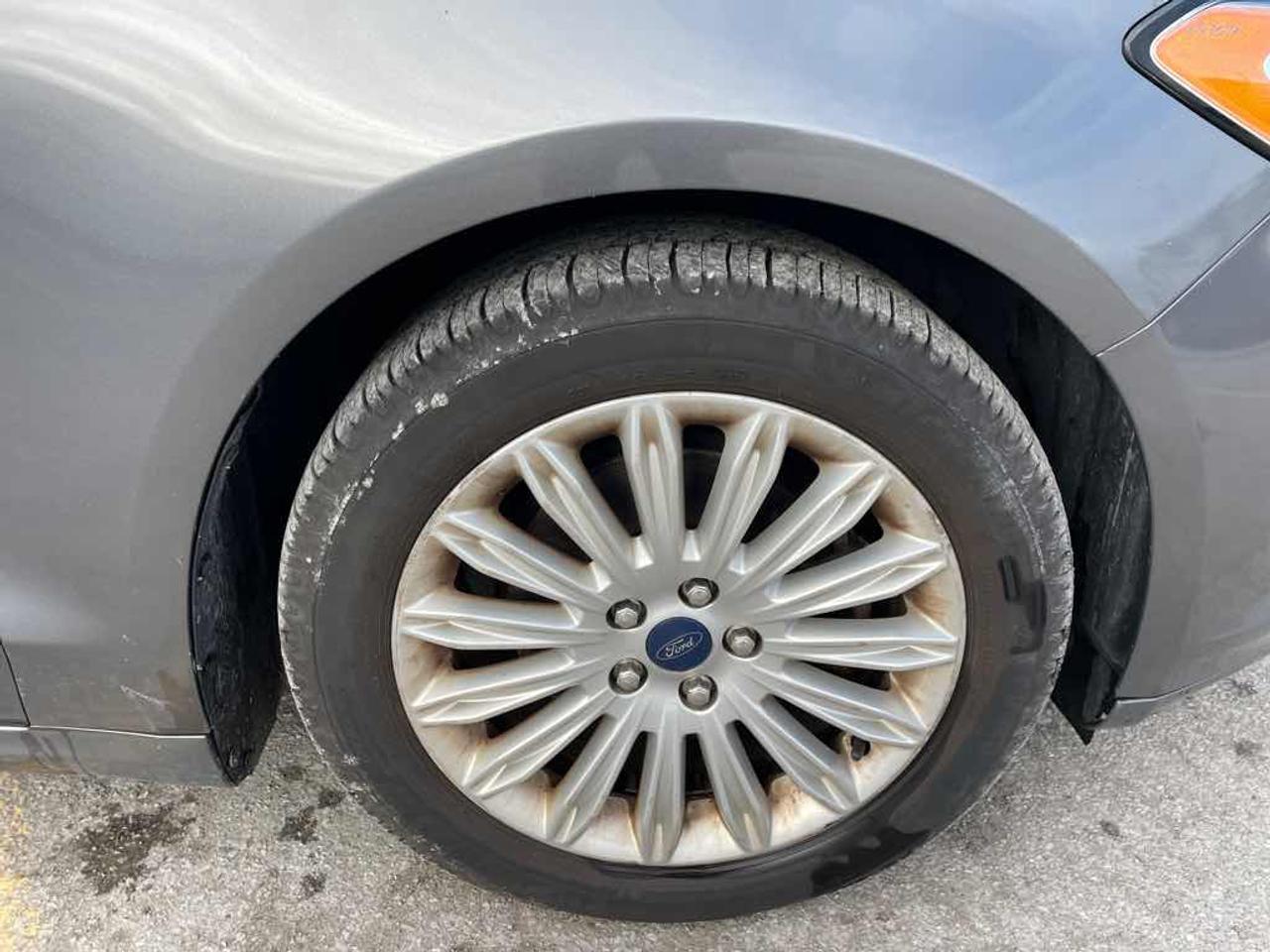 2013 Ford Fusion SE Hybrid Photo