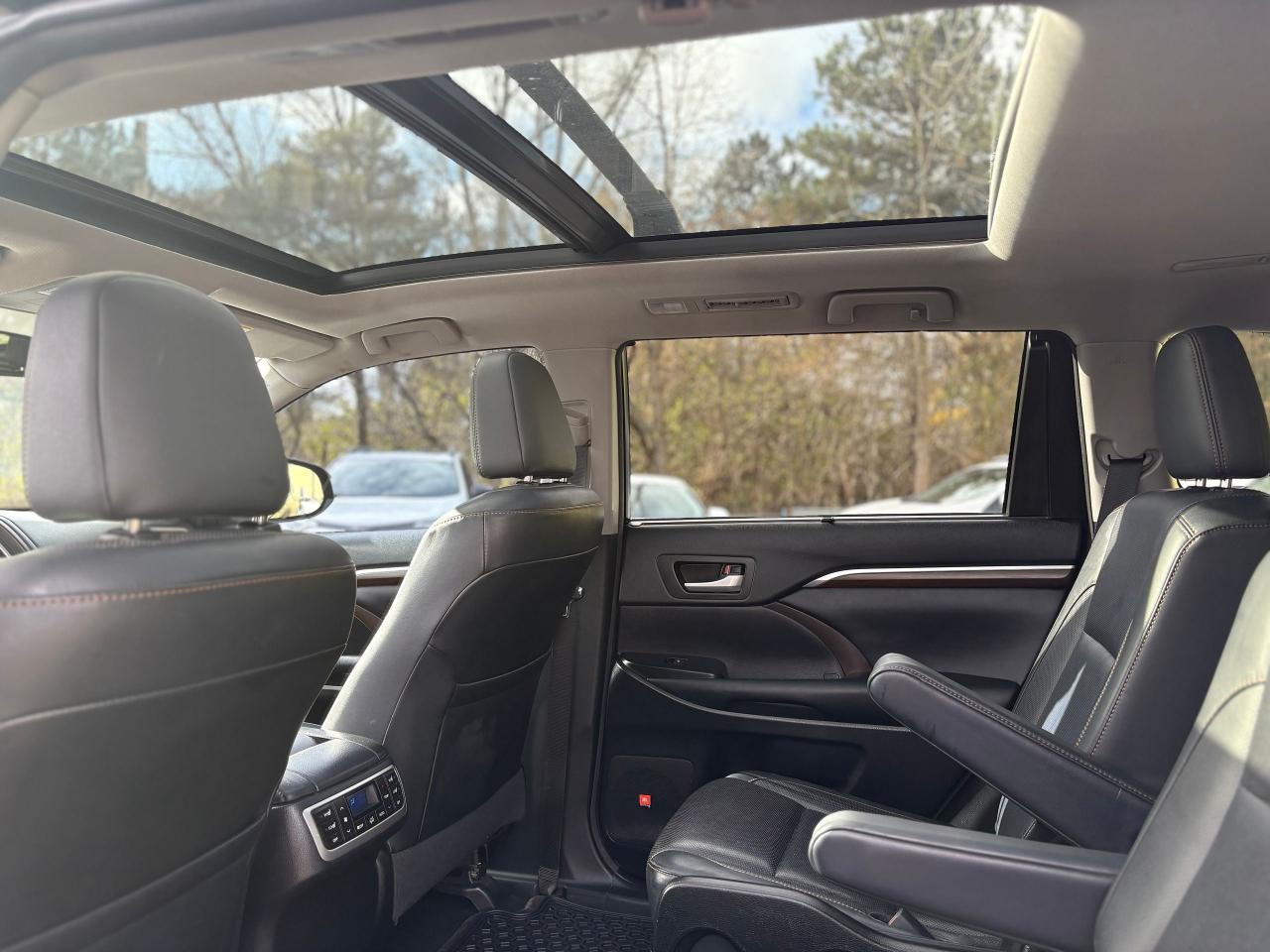 2015 Toyota Highlander LIMITED,7 PASSENGERS,PANO ROOF,SAFETY+WARRANTY INC Photo