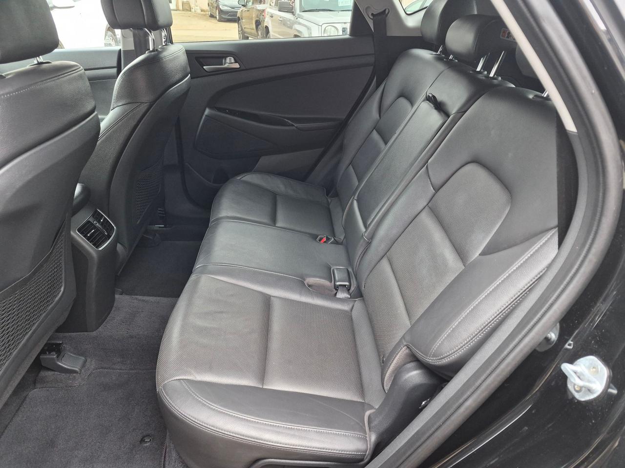 2018 Hyundai Tucson 2.0L SE AWD, Leather, Pano Roof, BU Cam, Htd Steer - Photo #16