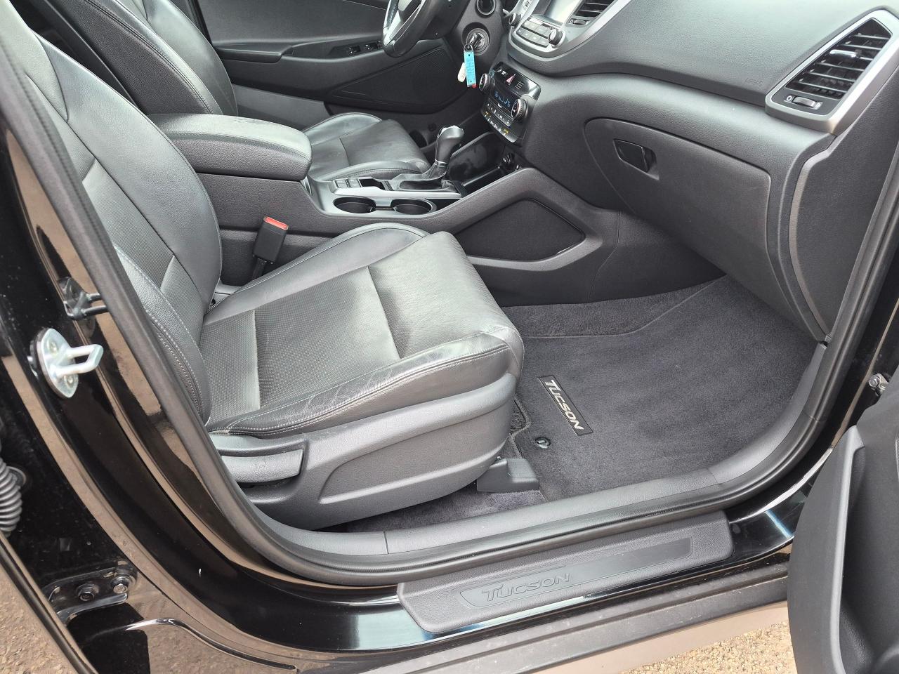 2018 Hyundai Tucson 2.0L SE AWD, Leather, Pano Roof, BU Cam, Htd Steer - Photo #17