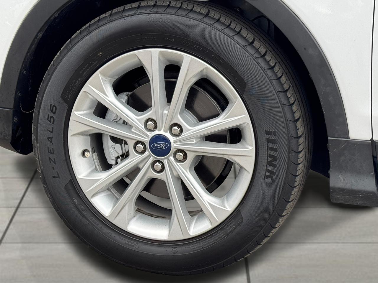 2017 Ford Escape SE+Camera+Bluetooth+New Brakes+A/C Photo