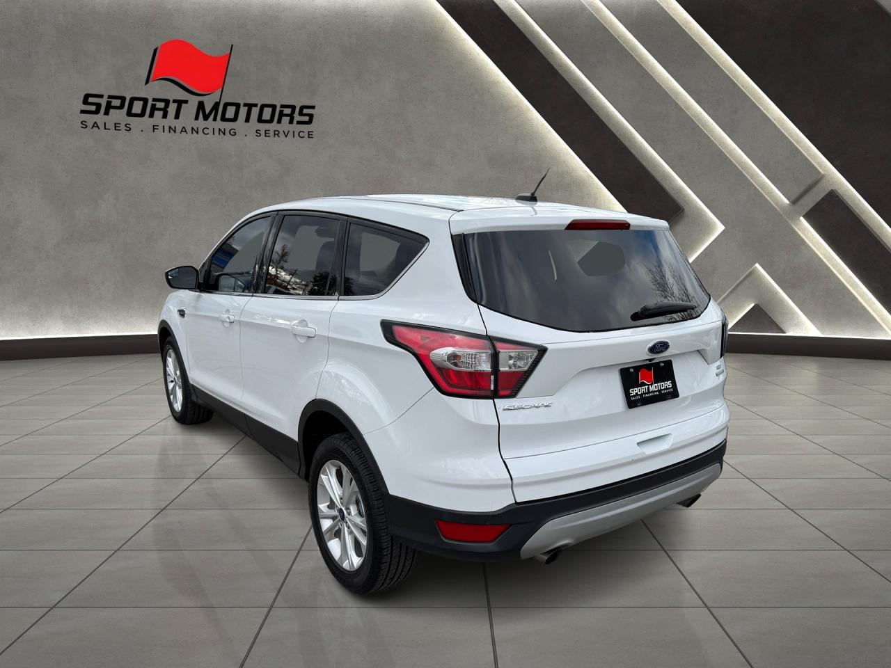 2017 Ford Escape SE+Camera+Bluetooth+New Brakes+A/C Photo3