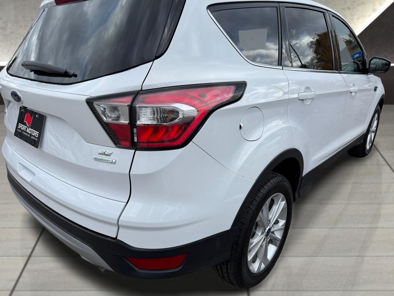 2017 Ford Escape SE+Camera+Bluetooth+New Brakes+A/C Photo32