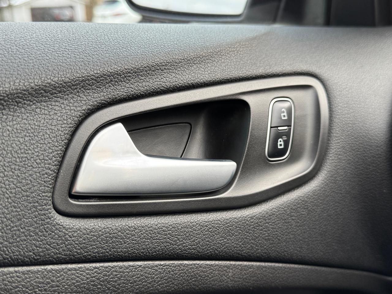 2017 Ford Escape SE+Camera+Bluetooth+New Brakes+A/C Photo