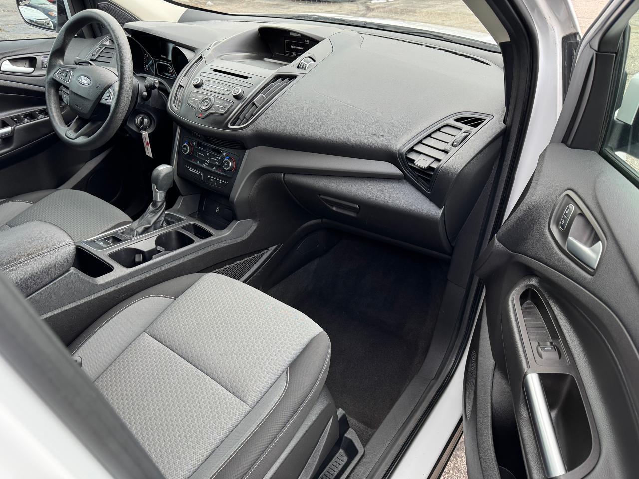 2017 Ford Escape SE+Camera+Bluetooth+New Brakes+A/C Photo18