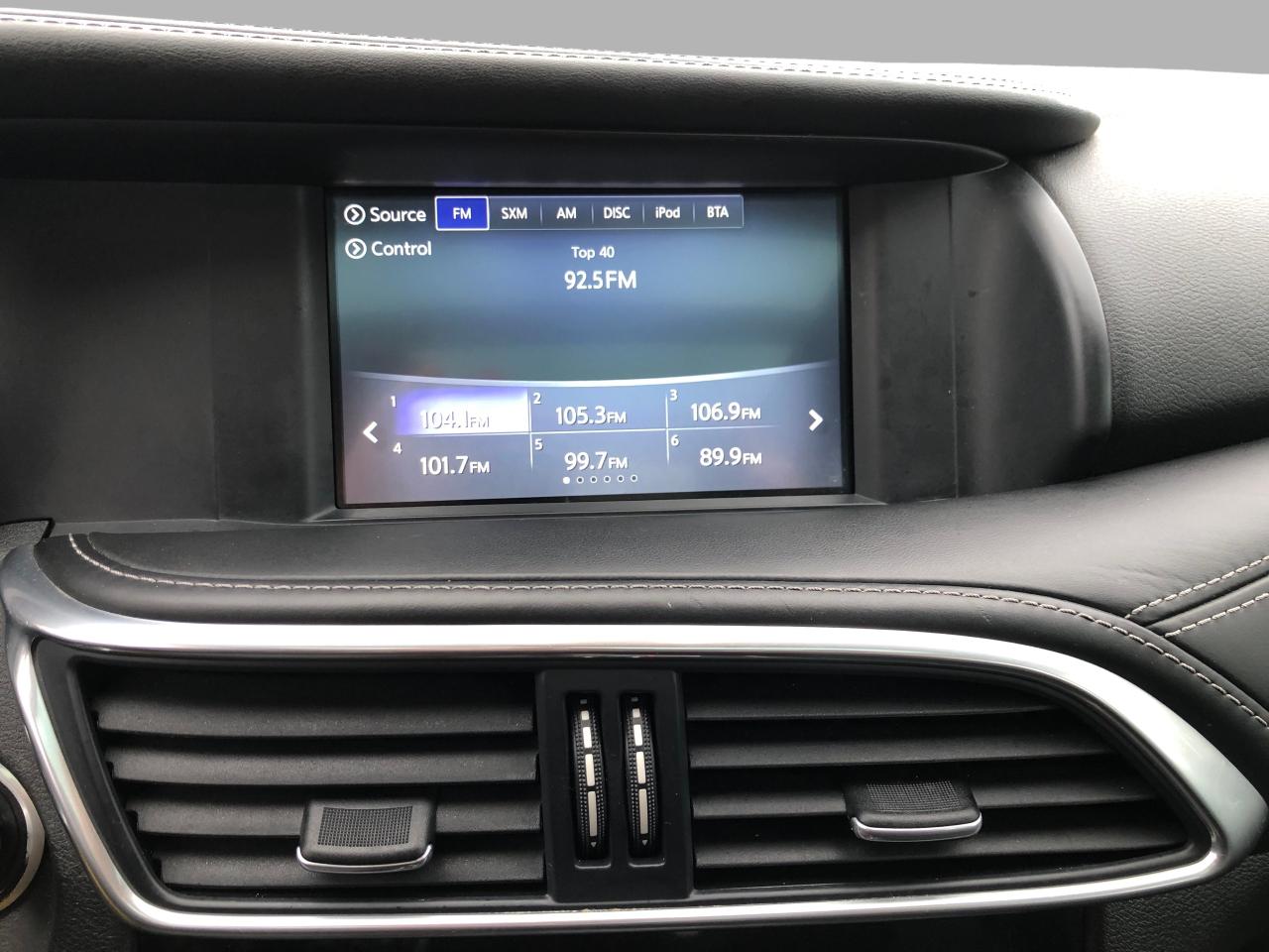 2017 Infiniti QX30 QX30 / LTHR / B.CAM / NAV / MOONROOF / H.SEATS Photo