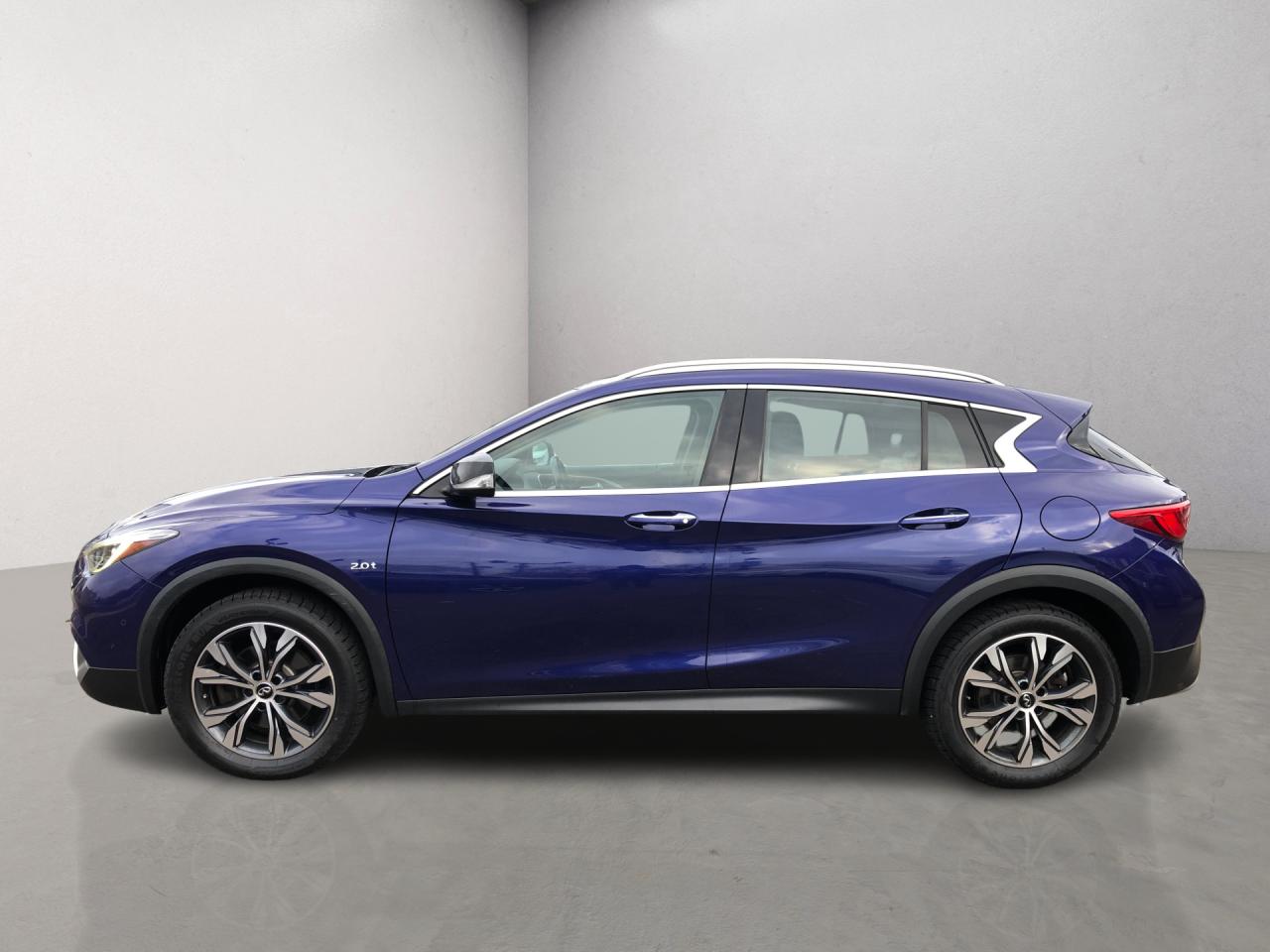 2017 Infiniti QX30 QX30 / LTHR / B.CAM / NAV / MOONROOF / H.SEATS Photo