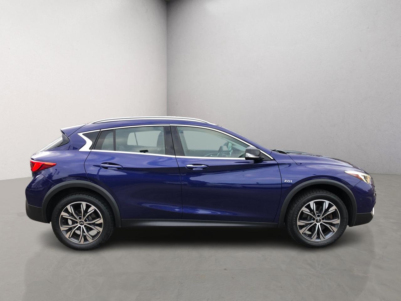 2017 Infiniti QX30 QX30 / LTHR / B.CAM / NAV / MOONROOF / H.SEATS Photo6