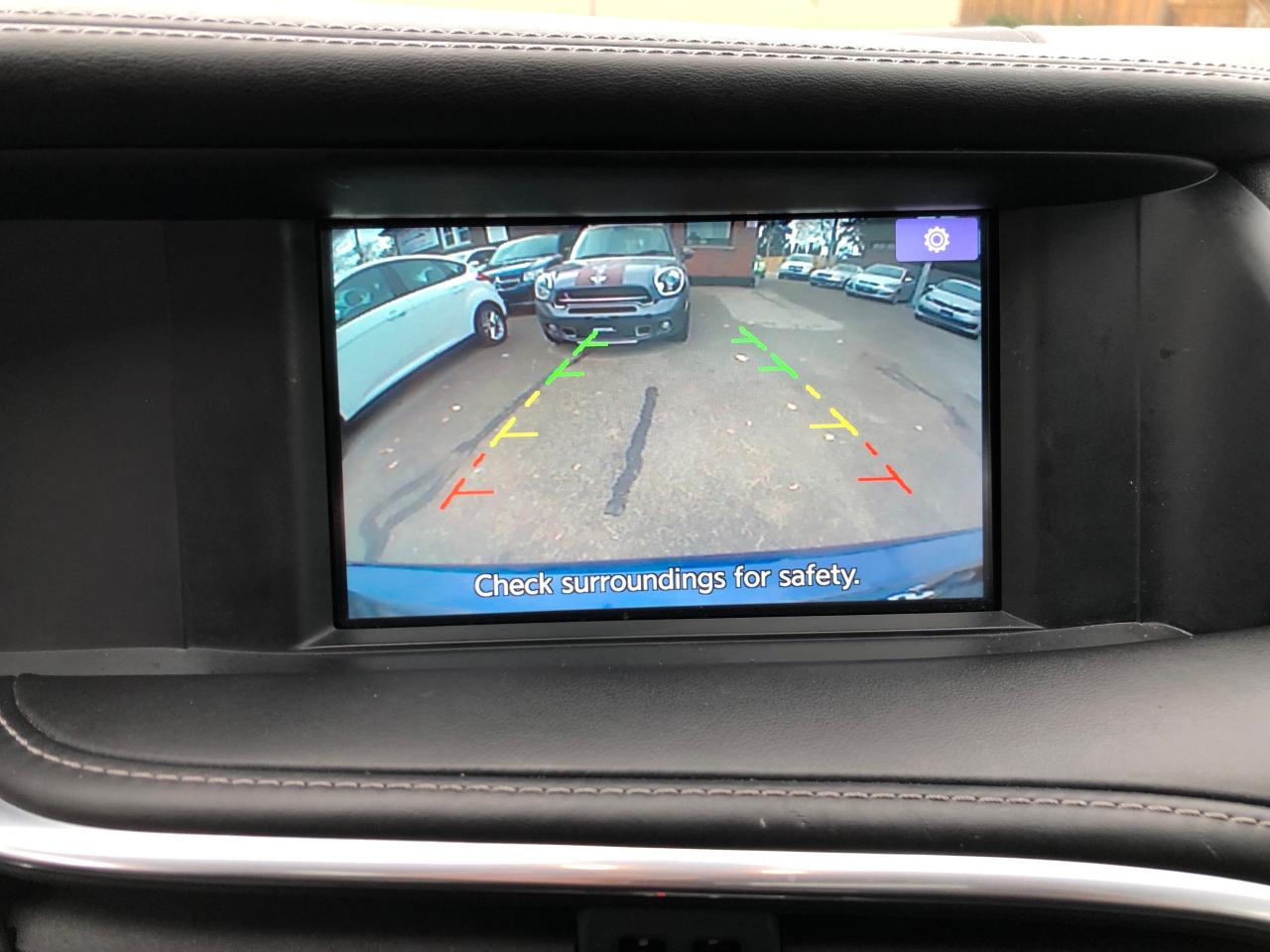 2017 Infiniti QX30 QX30 / LTHR / B.CAM / NAV / MOONROOF / H.SEATS Photo17