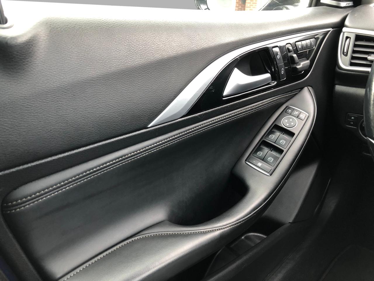 2017 Infiniti QX30 QX30 / LTHR / B.CAM / NAV / MOONROOF / H.SEATS Photo11