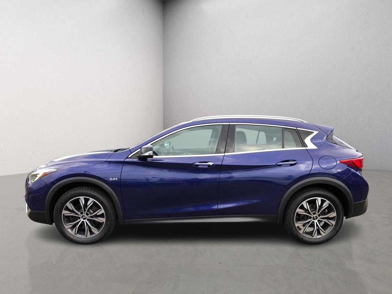 2017 Infiniti QX30 QX30 / LTHR / B.CAM / NAV / MOONROOF / H.SEATS Photo2