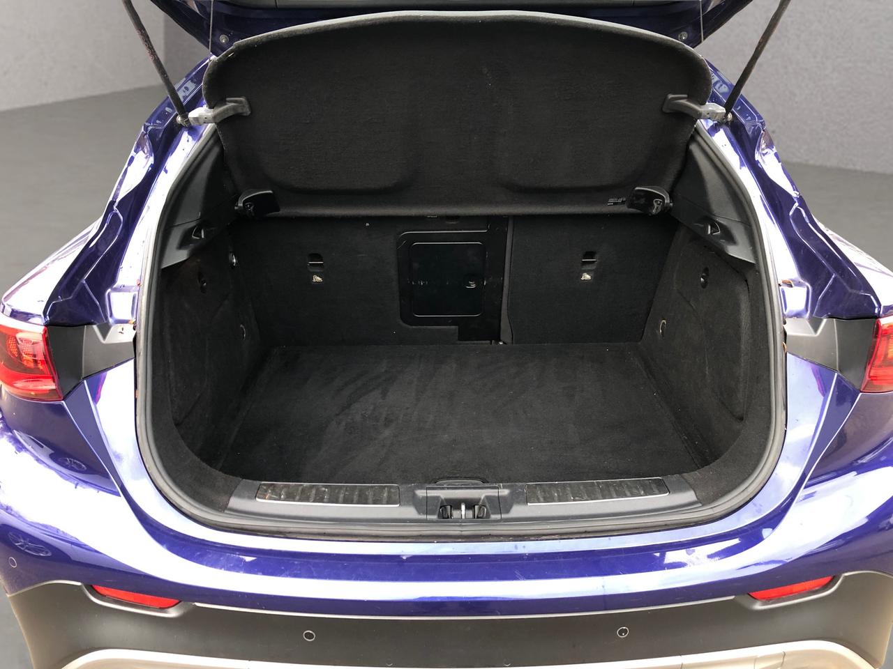 2017 Infiniti QX30 QX30 / LTHR / B.CAM / NAV / MOONROOF / H.SEATS Photo