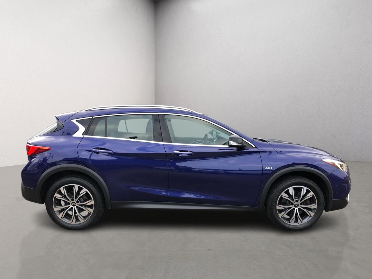 2017 Infiniti QX30 QX30 / LTHR / B.CAM / NAV / MOONROOF / H.SEATS Photo24