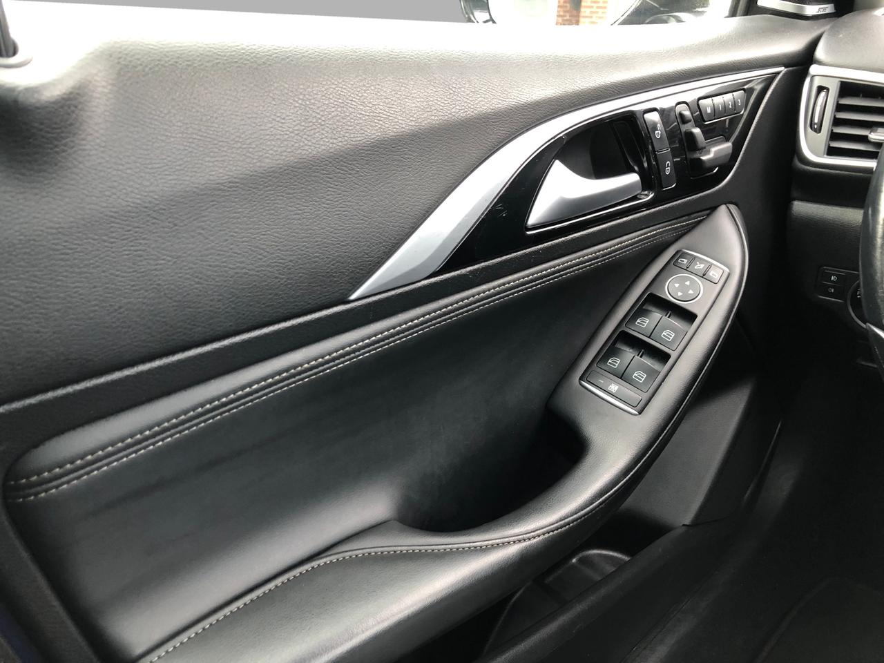 2017 Infiniti QX30 QX30 / LTHR / B.CAM / NAV / MOONROOF / H.SEATS Photo11