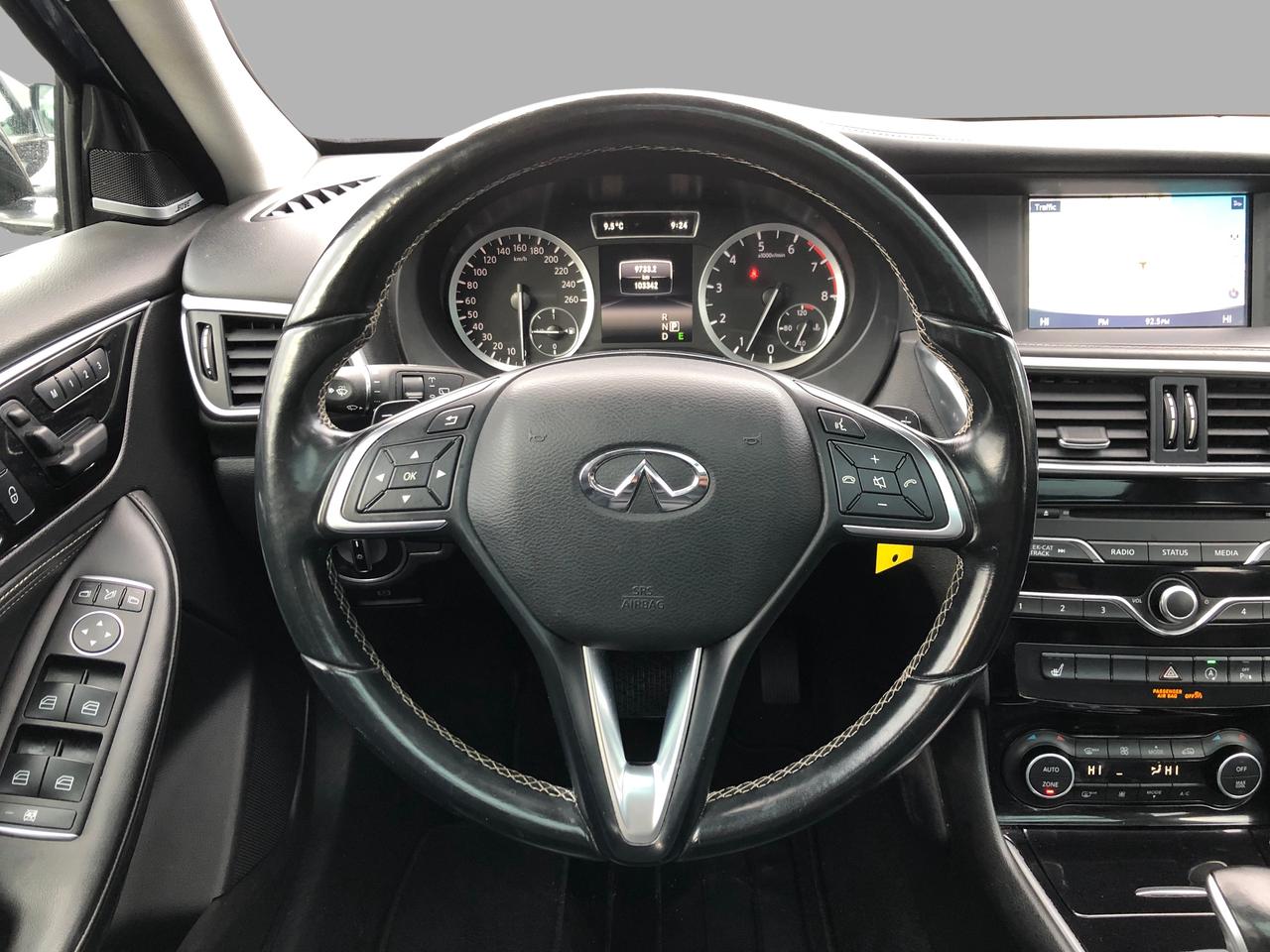 2017 Infiniti QX30 QX30 / LTHR / B.CAM / NAV / MOONROOF / H.SEATS Photo12