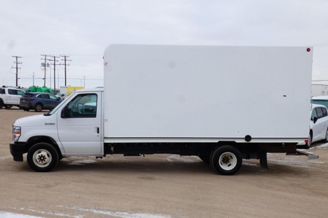 2023 Ford E450 Super Duty Unicell Cube Van DRW w/cloth seats - Photo #1